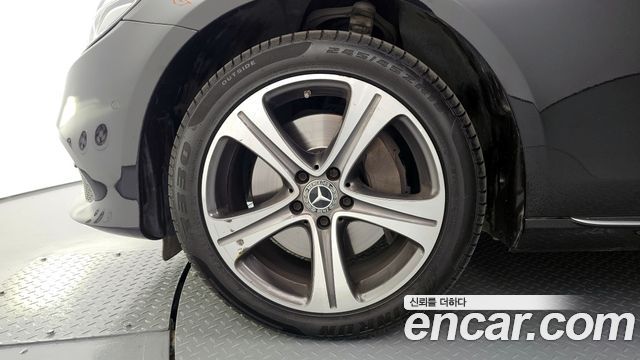 Mercedes-Benz E-Class W213 E300 4MATIC Avnatgarde - фото 4