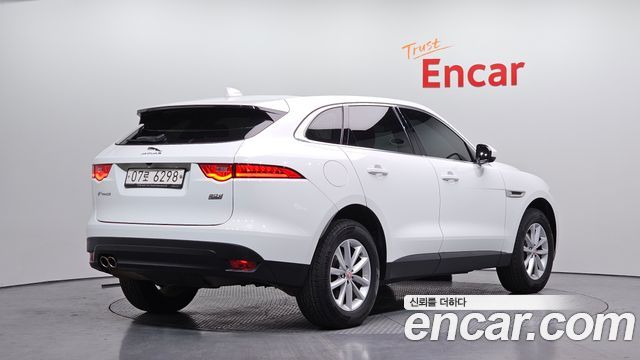 Jaguar F-PACE 20d Portfolio - фото 1