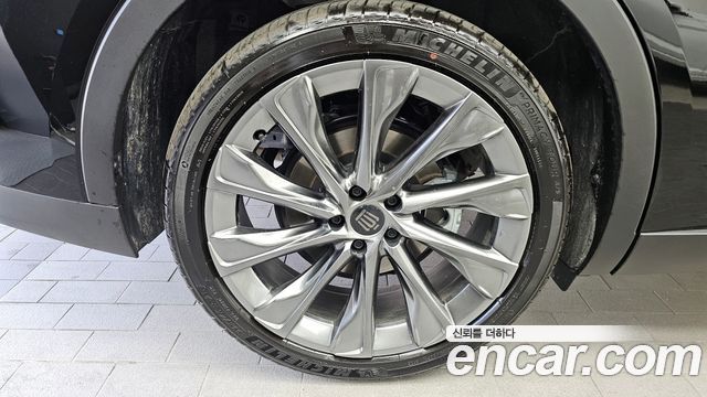 Toyota Crown 2.5 4WD Hybrid - фото 4