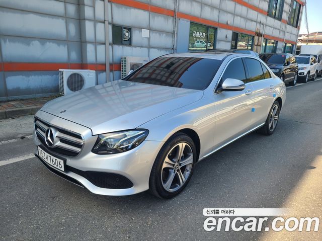 Mercedes-Benz E-Class W213 E220d Avantgarde - фото 0