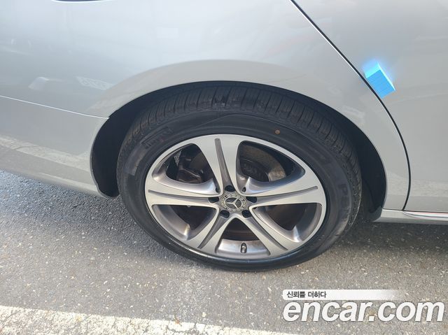 Mercedes-Benz E-Class W213 E220d Avantgarde - фото 4