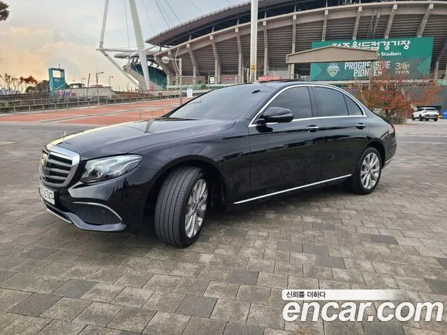 Mercedes-Benz E-Class W213 E300 4MATIC Exclusive - фото 0
