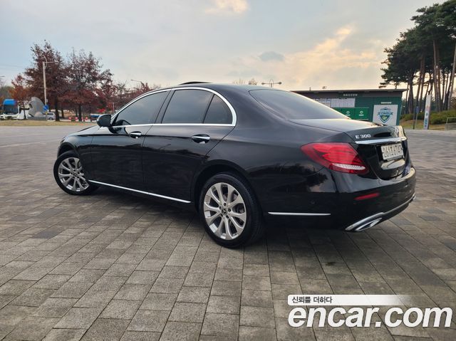 Mercedes-Benz E-Class W213 E300 4MATIC Exclusive - фото 2
