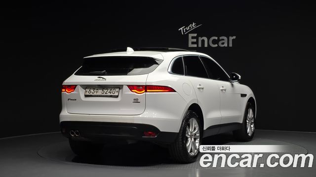 Jaguar F-PACE 20d Portfolio - фото 1