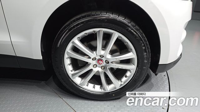 Jaguar F-PACE 20d Portfolio - фото 4
