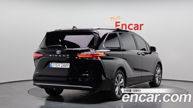 Toyota Sienna 4-го поколения 2.5 Hybrid 2WD - фото 1