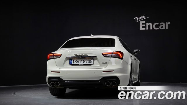Maserati Ghibli 2.0 Gransport 3rd - фото 3