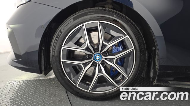 BMW i5 G60 eDrive 40 M Sport - фото 4