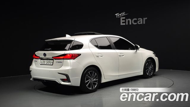 Lexus CT200h 1.8 Supreme ZWA10 - фото 1