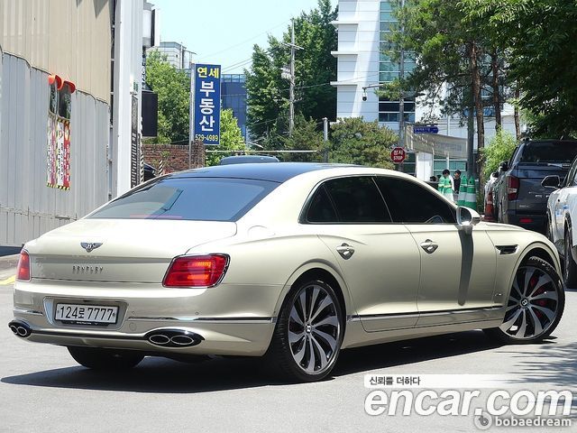 Bentley Flying Spur 3-го поколения 4.0 Azure - фото 2
