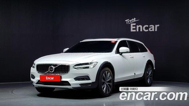 Volvo V90 B5 Pro AWD - фото 0