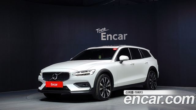 Volvo V60 2-го поколения B5 Pro AWD - фото 0