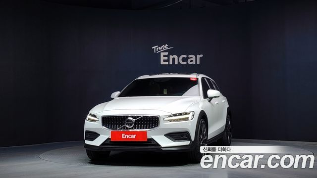 Volvo V60 2-го поколения B5 Pro AWD - фото 2
