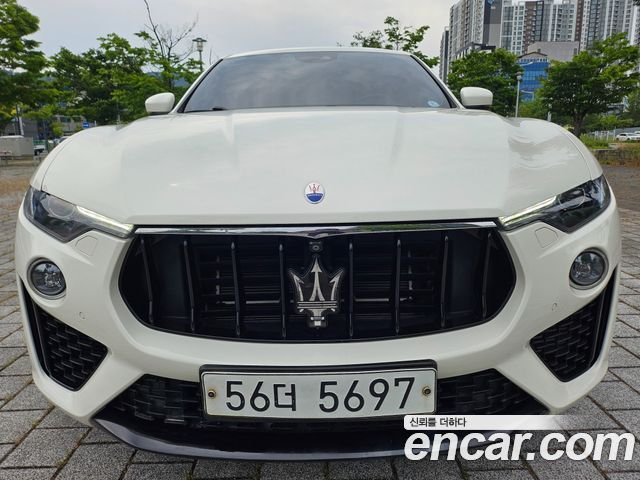 Maserati Levante 3.0 AWD GranSport - фото 0