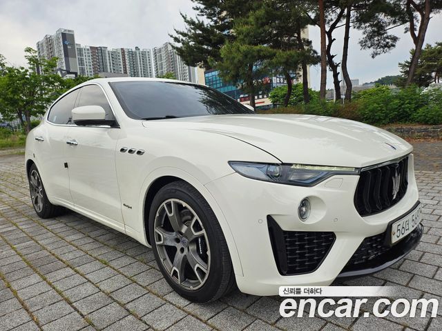 Maserati Levante 3.0 AWD GranSport - фото 2