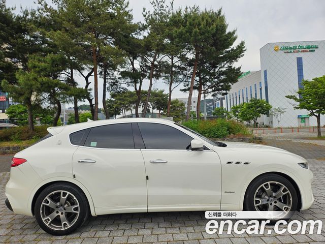 Maserati Levante 3.0 AWD GranSport - фото 3