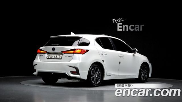 Lexus CT200h 1.8 Supreme ZWA10 - фото 1