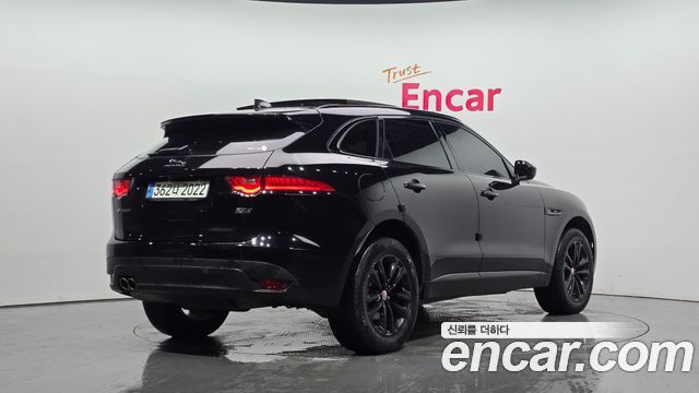 Jaguar F-PACE 20d Chequered Flag Edition - фото 1