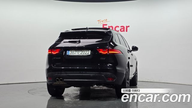 Jaguar F-PACE 20d Chequered Flag Edition - фото 3