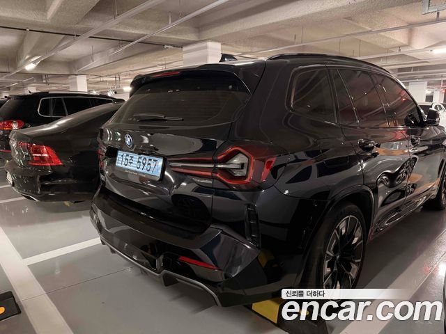 BMW iX3 M Sports - фото 4