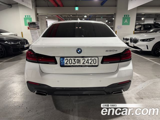 BMW 5-Series G30 530e M Sport - фото 3