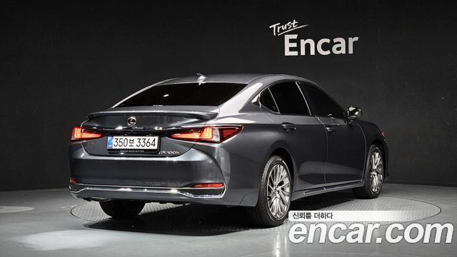 Lexus ES 7-го поколения Executive - фото 1