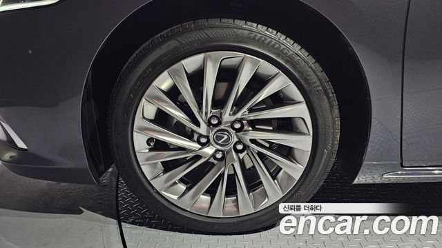Lexus ES 7-го поколения Executive - фото 4
