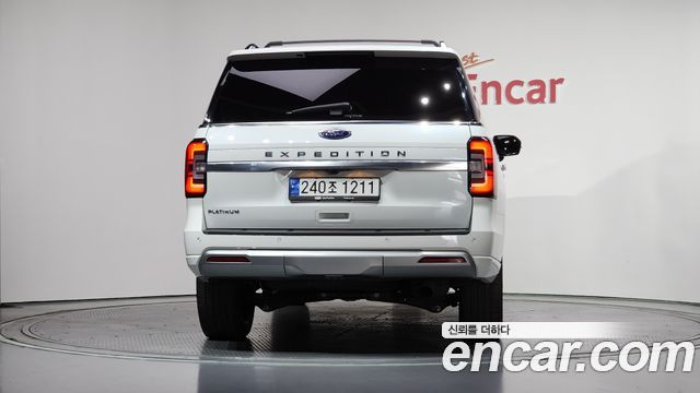 Ford Expedition Platinum 4WD 7Seater - фото 3