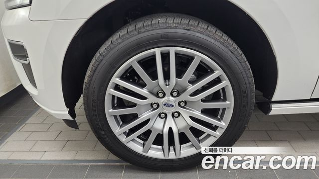 Ford Expedition Platinum 4WD 7Seater - фото 4