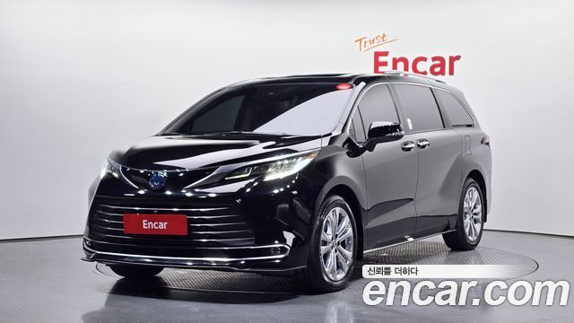 Toyota Sienna 4-го поколения 2.5 Hybrid 2WD - фото 0
