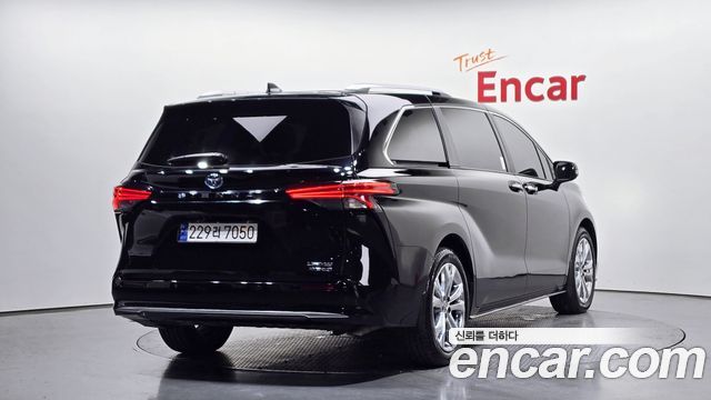 Toyota Sienna 4-го поколения 2.5 Hybrid 2WD - фото 1