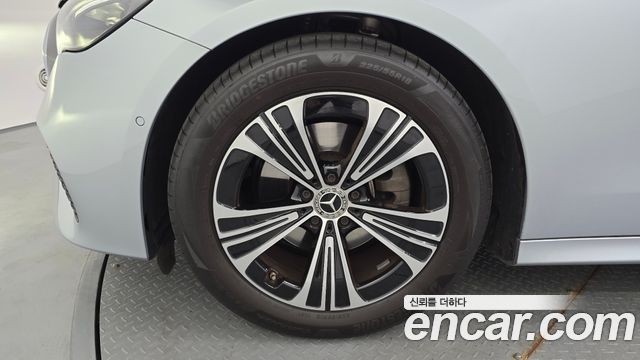 Mercedes-Benz E-Class W214 E200 Avantgarde - фото 4