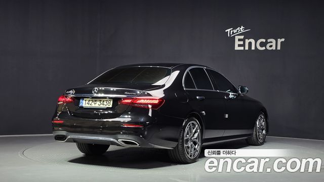 Mercedes-Benz E-Class W213 E220d 4MATIC AMG Line - фото 1