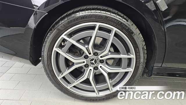 Mercedes-Benz E-Class W213 E220d 4MATIC AMG Line - фото 4