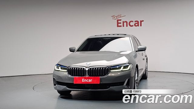 BMW 5-Series G30 530e Luxury - фото 1