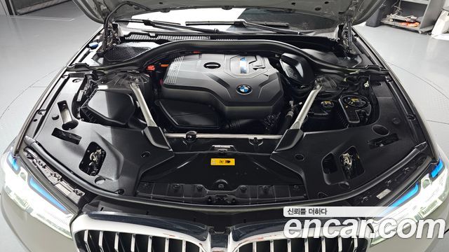BMW 5-Series G30 530e Luxury - фото 4