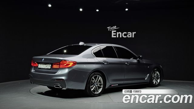 BMW 5-Series G30 520d M Sport Package Plus - фото 1