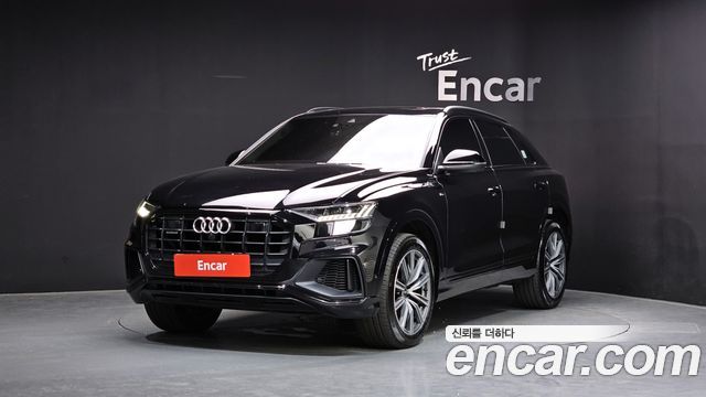 Audi Q8 55 TFSI Quattro Premium - фото 0