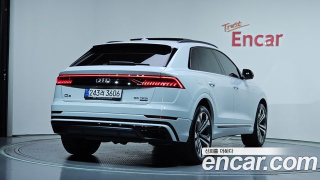 Audi Q8 55 TFSI Quattro Premium - фото 1