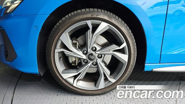 Audi A3 40 TFSI Premium - фото 4
