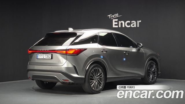 Lexus RX 5-го поколения Luxury - фото 1