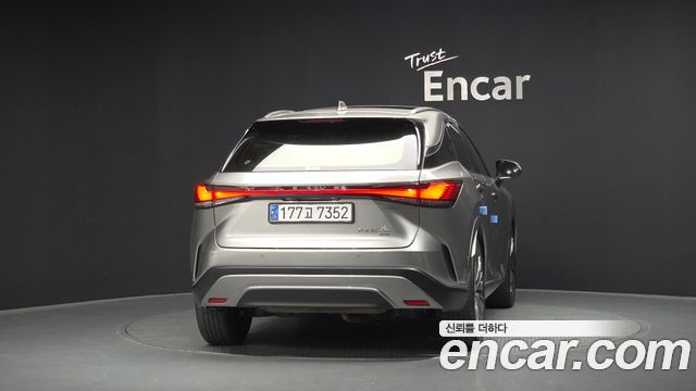 Lexus RX 5-го поколения Luxury - фото 3