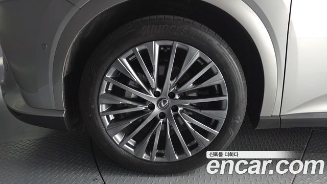 Lexus RX 5-го поколения Luxury - фото 4