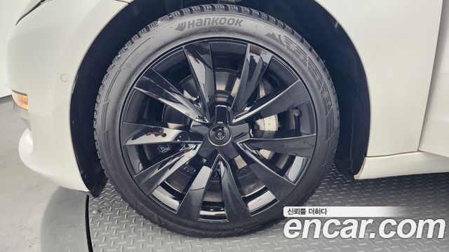 Tesla Model 3 Long Range AWD - фото 4