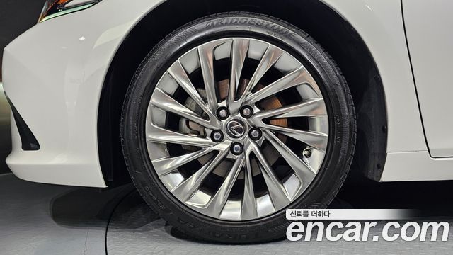 Lexus ES 7-го поколения Executive - фото 4