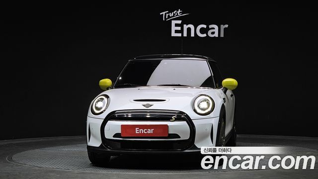 Mini Cooper SE Electric 3rd - фото 2
