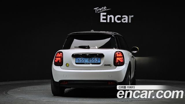 Mini Cooper SE Electric 3rd - фото 3