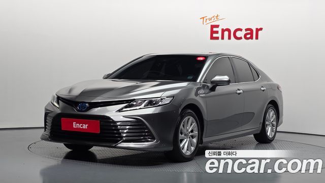 Toyota Camry XV70 2.5 LE Hybrid - фото 0
