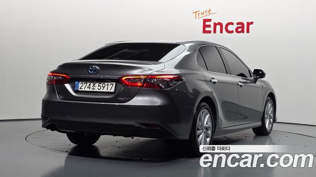 Toyota Camry XV70 2.5 LE Hybrid - фото 1