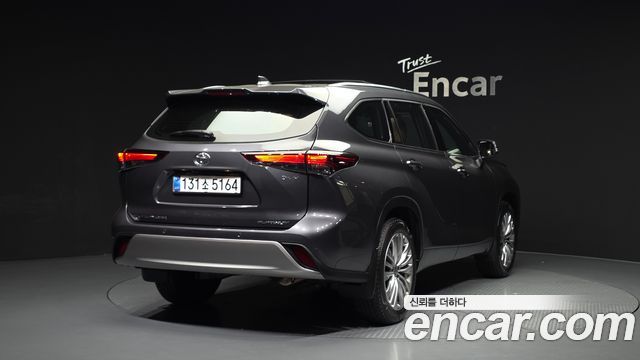 Toyota Highlander Hybrid - фото 1